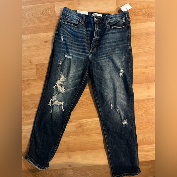 Straight leg Jean - Picture 2 of 3